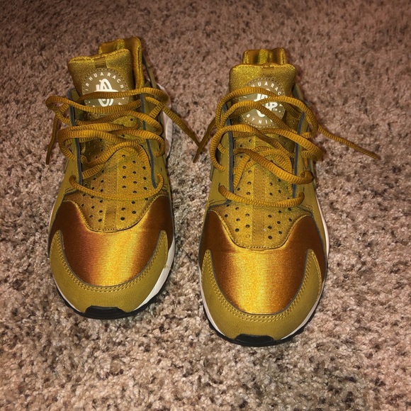 gold huaraches womens